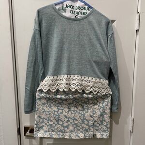 Forever 21 Teal & Lace Long Sleeve Top & a Wild Fable floral daisy mini skirt